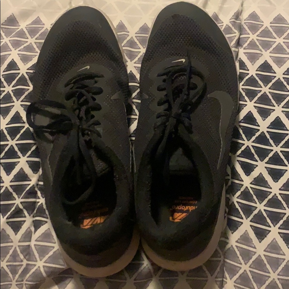 Barely worn Nike shoes